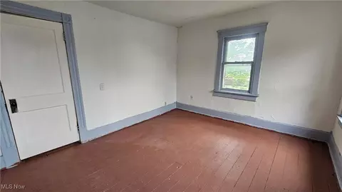 Bedroom - 318 7th St SW, Canton, OH 44707 photo 2 of 4