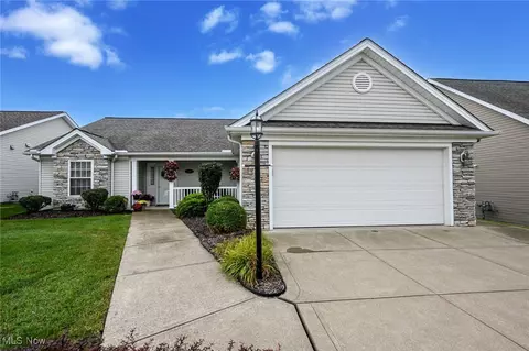 Exterior - 320 Falling Leaf Dr, Seven Hills, OH 44131 photo 4 of 10