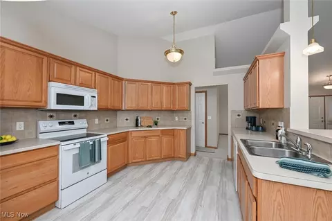 Kitchen - 320 Falling Leaf Dr, Seven Hills, OH 44131 photo 1 of 3