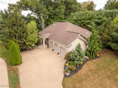 4109 Cove Cir NW, Canton, OH 44708 photo 2
