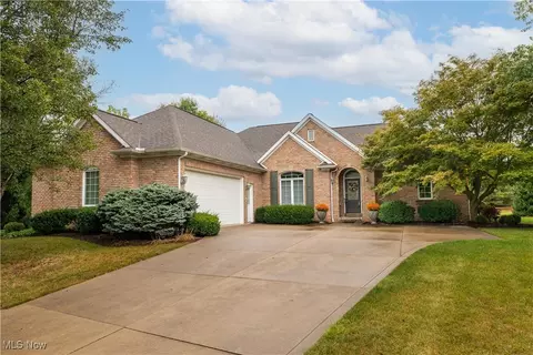 1901 Wynstone Cir NE, North Canton, OH 44720
