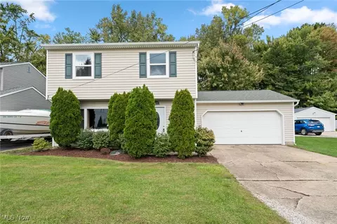 7569 Pinehurst Dr, Mentor On The Lake, OH 44060