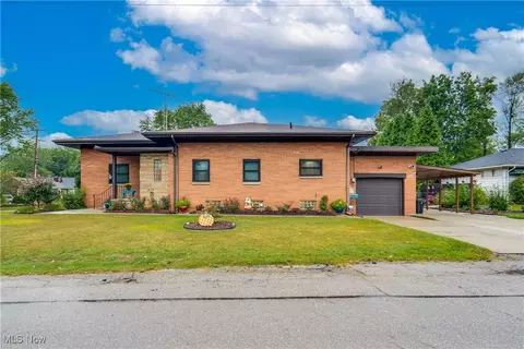 725 37th St NW, Canton, OH 44709