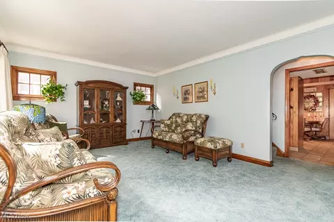 232 E 208th St, Euclid, OH 44123 photo 4