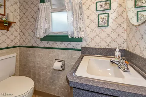 232 E 208th St, Euclid, OH 44123 photo 17