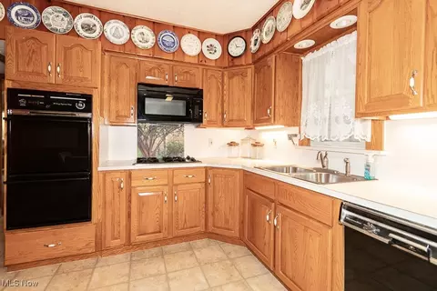 232 E 208th St, Euclid, OH 44123 photo 14