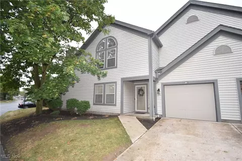 381 N Arrowhead Bay Ave, Columbiana, OH 44408