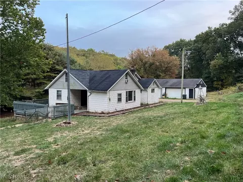 280 Holly Rd NW, Dellroy, OH 44620