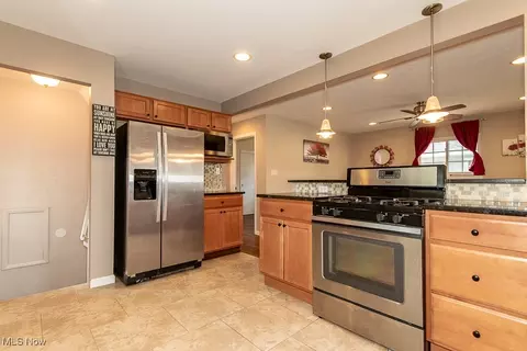 1900 Robindale St, Wickliffe, OH 44092 photo 12
