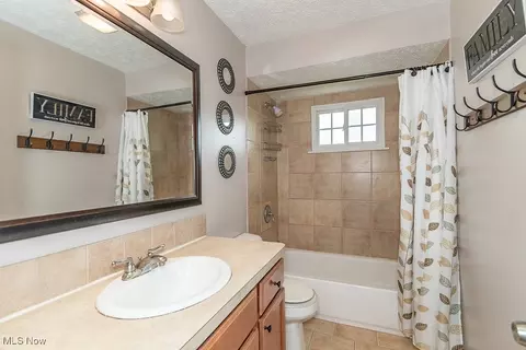 1900 Robindale St, Wickliffe, OH 44092 photo 25