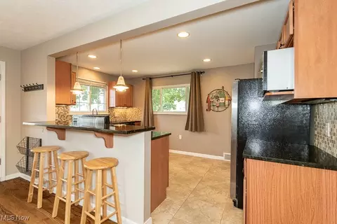 1900 Robindale St, Wickliffe, OH 44092 photo 9