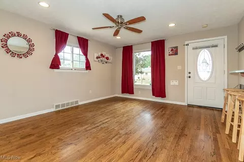 1900 Robindale St, Wickliffe, OH 44092 photo 6