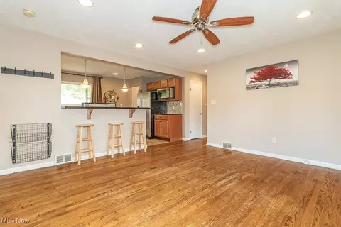 1900 Robindale St, Wickliffe, OH 44092 photo 7