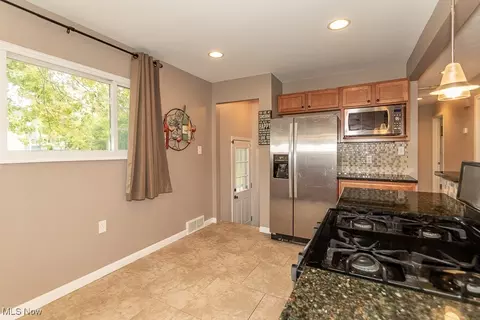 1900 Robindale St, Wickliffe, OH 44092 photo 13