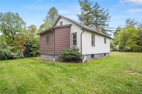 3691 N Pleasant Dr, East Palestine, OH 44413