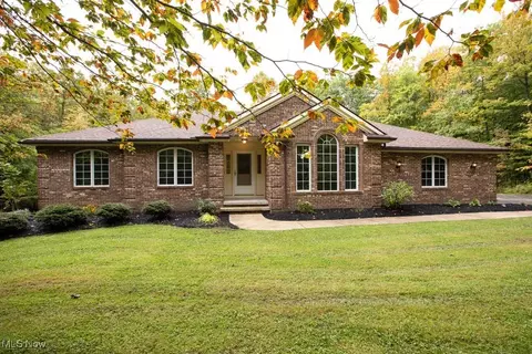11815 Pinehurst Dr, Chardon, OH 44024
