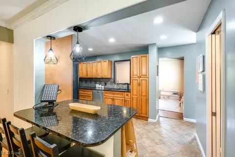 Kitchen - 8471 Summit Dr, Chagrin Falls, OH 44023 photo 3 of 5