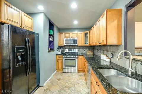 Kitchen - 8471 Summit Dr, Chagrin Falls, OH 44023 photo 1 of 5