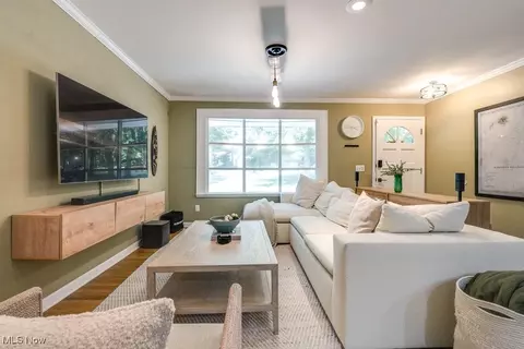 Living - 8471 Summit Dr, Chagrin Falls, OH 44023 photo 5 of 6
