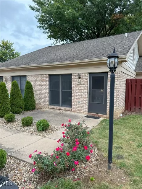 1612 W Hampton Dr, Youngstown, OH 44515