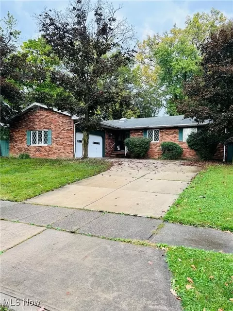 583 Helper Dr, Bedford, OH 44146