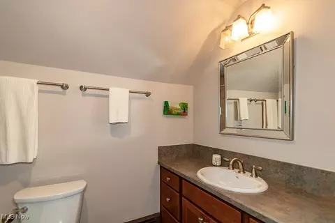 Bath - 23 Minnewawa Dr, Timberlake, OH 44095 photo 2 of 5