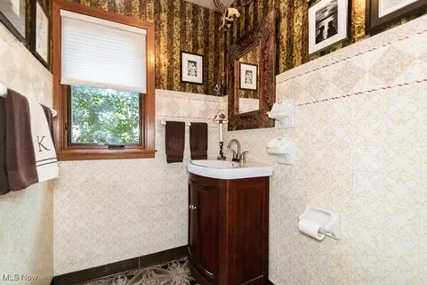 Bath - 23 Minnewawa Dr, Timberlake, OH 44095 photo 1 of 5