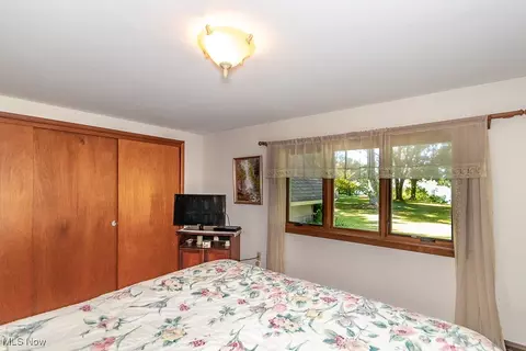 Bedroom - 23 Minnewawa Dr, Timberlake, OH 44095 photo 2 of 5