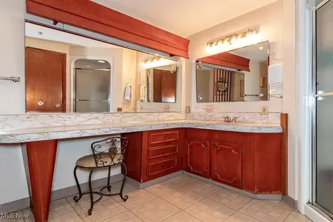Bath - 23 Minnewawa Dr, Timberlake, OH 44095 photo 4 of 5