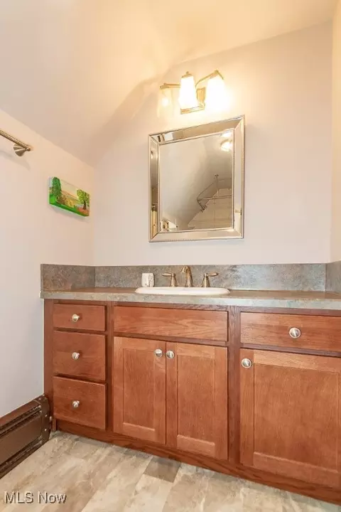 Bath - 23 Minnewawa Dr, Timberlake, OH 44095 photo 3 of 5