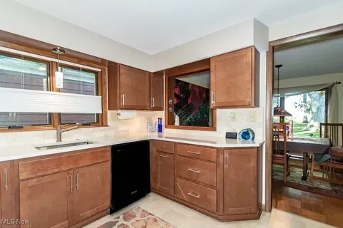 Kitchen - 23 Minnewawa Dr, Timberlake, OH 44095 photo 2 of 5