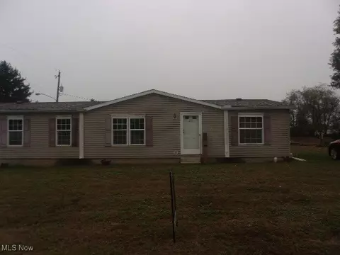 212 W 1st St, Frazeysburg, OH 43822
