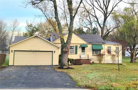 26128 Pettibone Rd, Oakwood Village, OH 44146