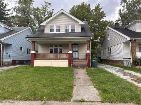 13704 Saybrook Ave, Garfield Heights, OH 44105