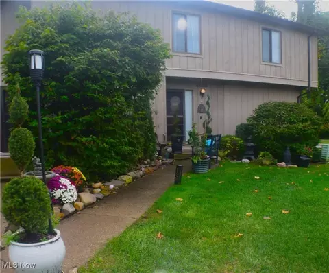7390 Creekwood Dr, North Royalton, OH 44133