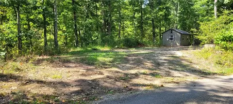 Richards Road, Cambridge, OH 43725