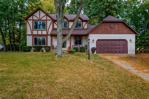 4453 Salsbury Ln, Stow, OH 44224