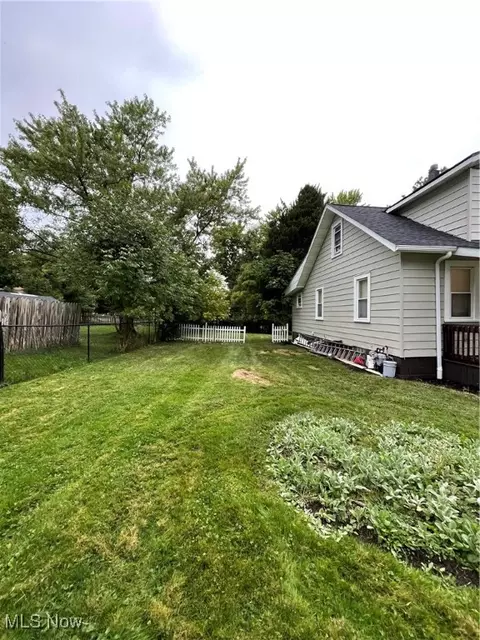 Exterior - 2470 Rockefeller Rd, Wickliffe, OH 44092 photo 3 of 5