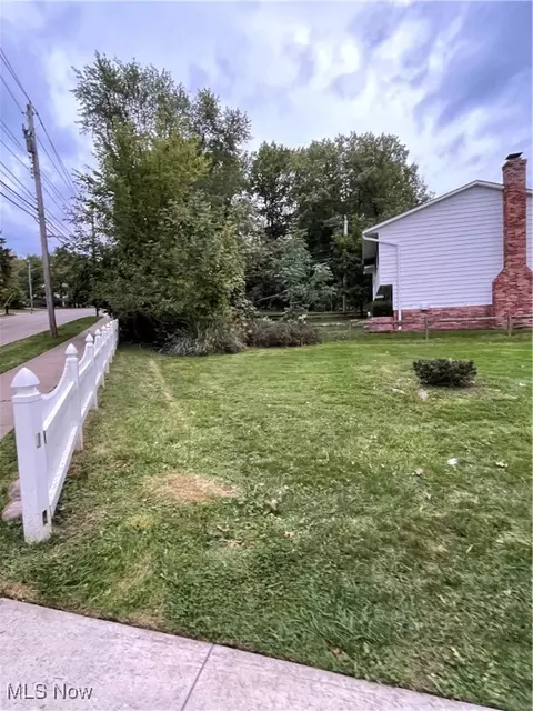 Exterior - 2470 Rockefeller Rd, Wickliffe, OH 44092 photo 2 of 5