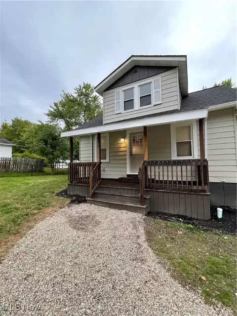 2470 Rockefeller Rd, Wickliffe, OH 44092