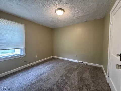 520 8th St, Struthers, OH 44471 photo 9
