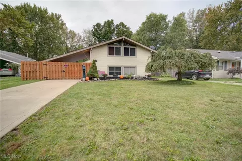 233 Kempton Dr, Berea, OH 44017