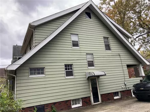 241 E 214th St, Euclid, OH 44123 photo 3