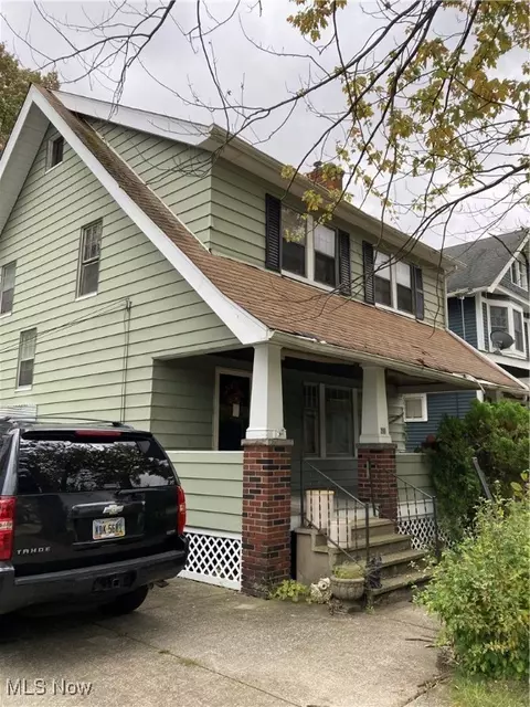 241 E 214th St, Euclid, OH 44123 photo 2