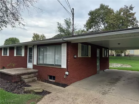 207 Orange Dr, Williamstown, WV 26187