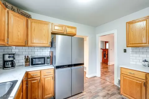 Kitchen - 48 Devonshire Dr, Akron, OH 44312 photo 4 of 6
