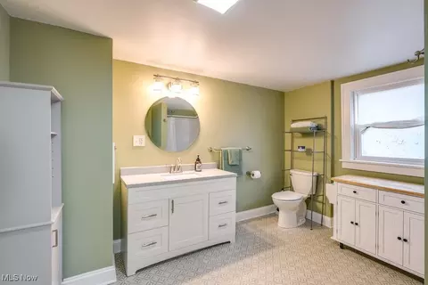 Bath - 48 Devonshire Dr, Akron, OH 44312 photo 1 of 2