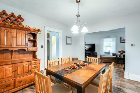 Dining - 48 Devonshire Dr, Akron, OH 44312 photo 2 of 4