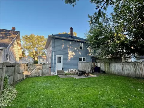Exterior - 48 Devonshire Dr, Akron, OH 44312 photo 3 of 4