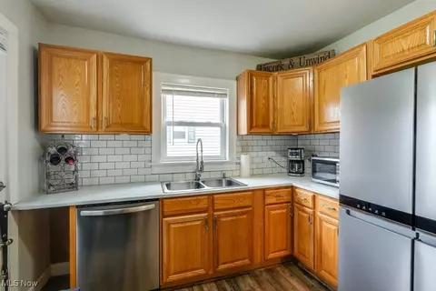 Kitchen - 48 Devonshire Dr, Akron, OH 44312 photo 3 of 6